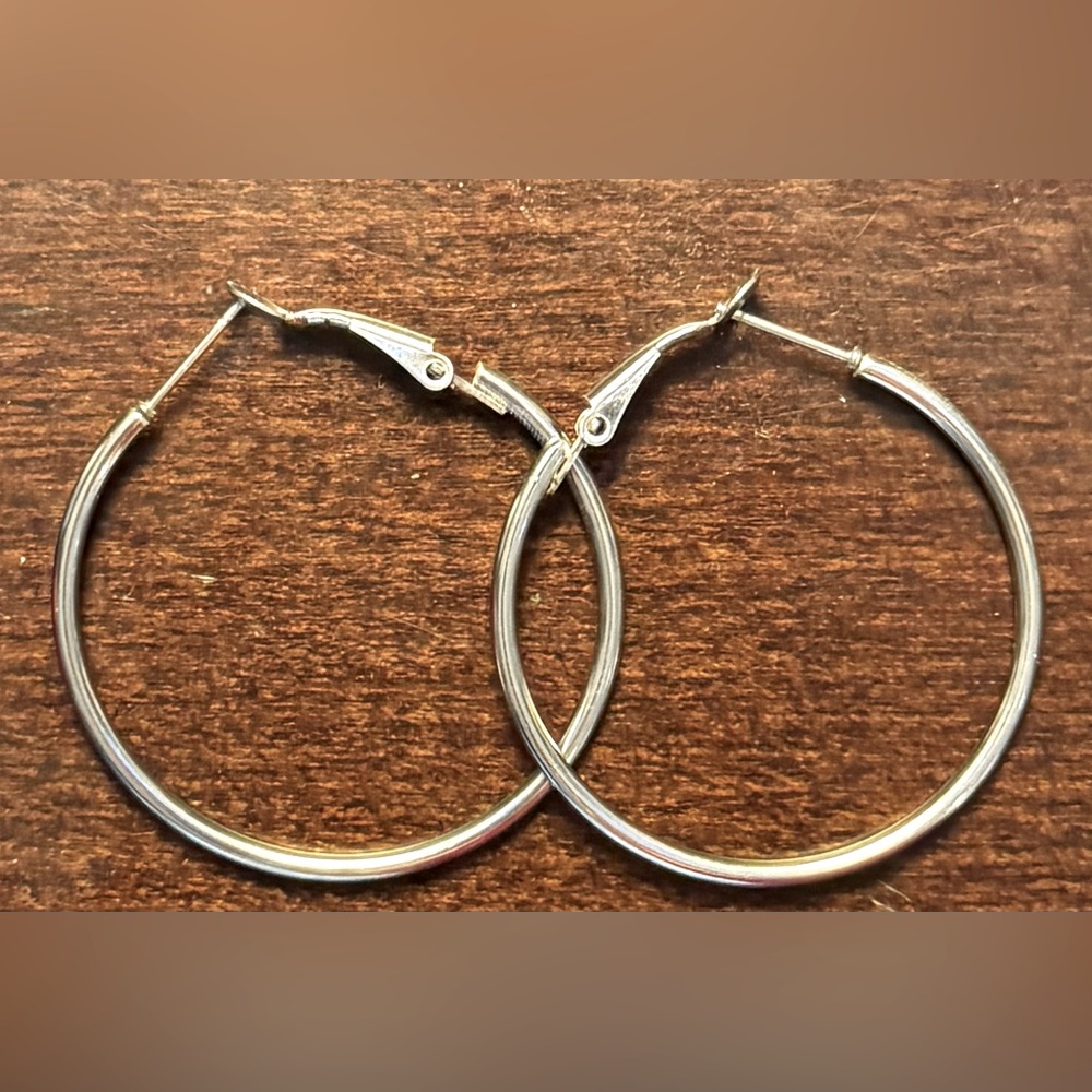 1.5” Elegant Silver Hoop Earrings (with shinning cloth)